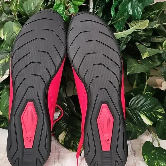 Puma NWOB Ferrari Drift Cat Red and Black Sneakers with Sleek Design 10.5M
